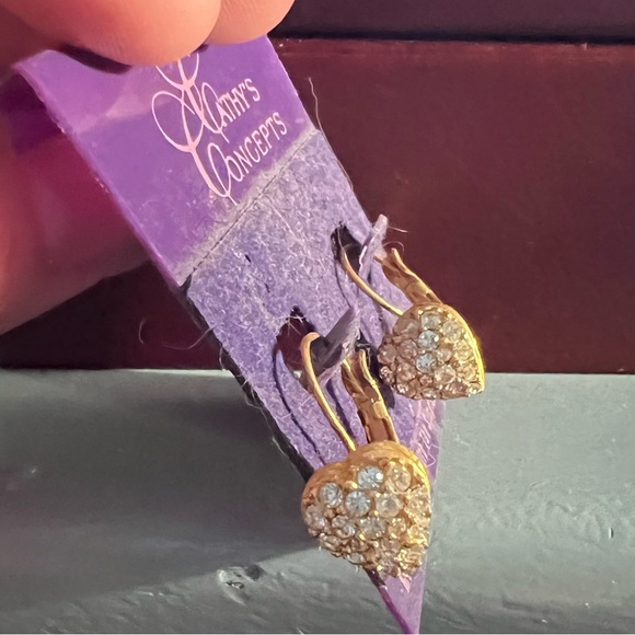 *NWT* Cathy’s Concepts Heart Shaped Lever Back Earrings - Picture 1 of 3